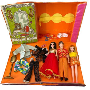 Vintage Dawn and Her Friends Doll Case with 3 Dolls, Clothes and Accessories